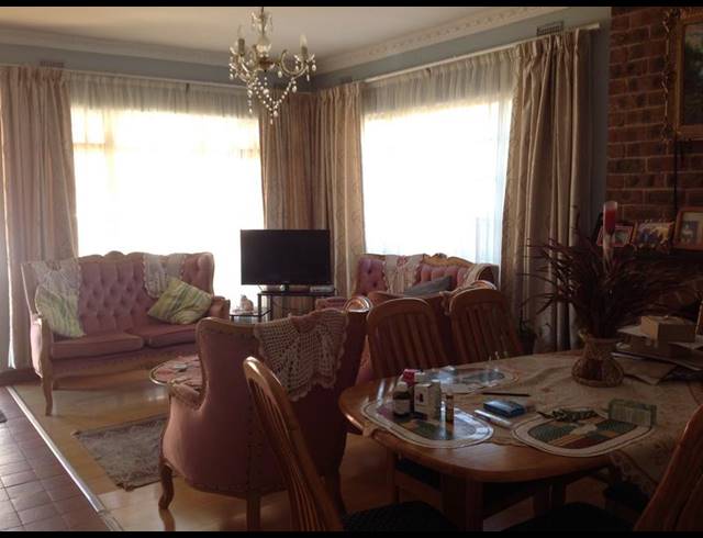 4 BEDROOM HOUSE FOR SALE IN WOODLANDS